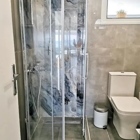 Sea Breeze Luxury Апартаменты Неа-Врасна