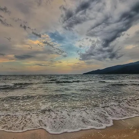 Sea Breeze Luxury Апартаменты Неа-Врасна